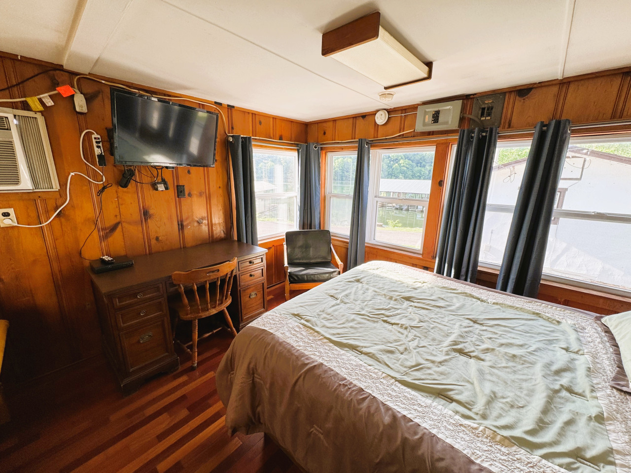 orphan-annie-at-duck-harbor/