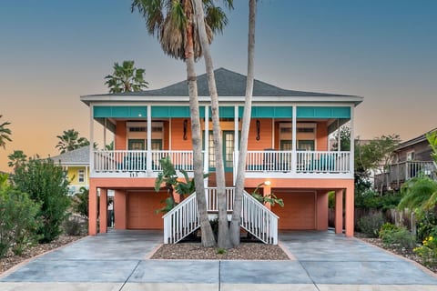 Snowbird Getaway - Game Room, Heated Pool/Hot Tub