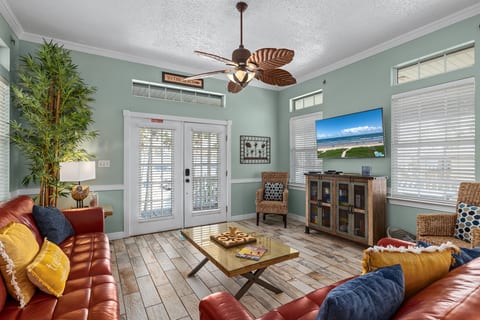 Snowbird Getaway - Game Room, Heated Pool/Hot Tub