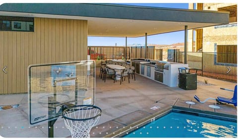 Sleeps 24 Luxury Oasis Water Park Prv Roof Hot Tub