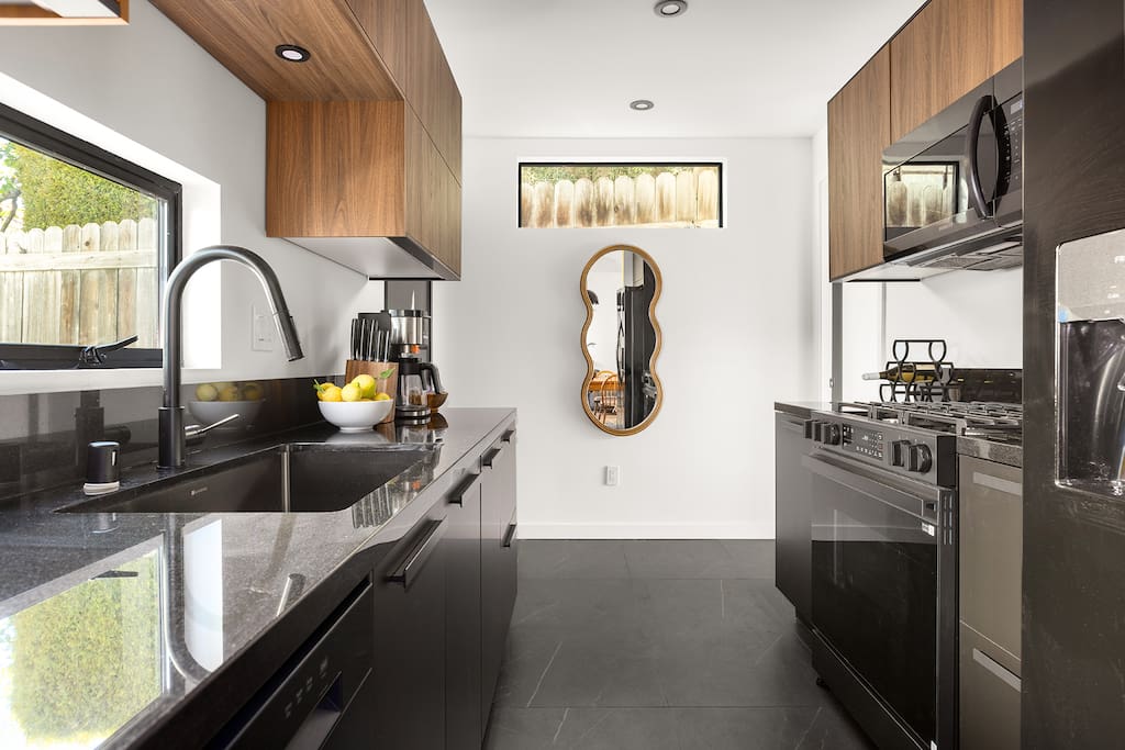 Private Patio|Walk to Sunset