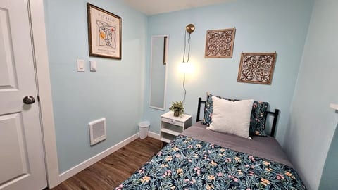The Picasso Room- 5 min to Seattle Center