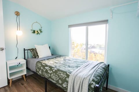 The Cactus Room- 5 min to Seattle Center