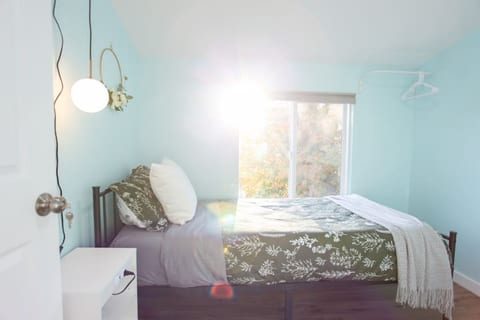 The Cactus Room- 5 min to Seattle Center