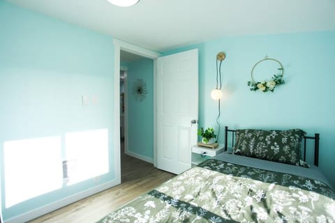 The Cactus Room- 5 min to Seattle Center