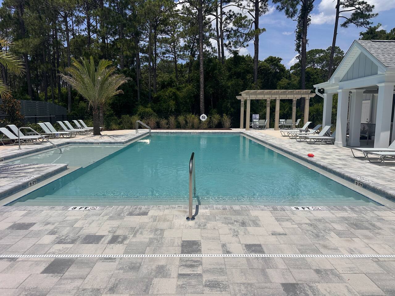 Beachside Comfort – Family-Friendly Townhome