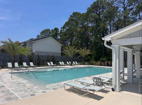 Beachside Comfort – Family-Friendly Townhome