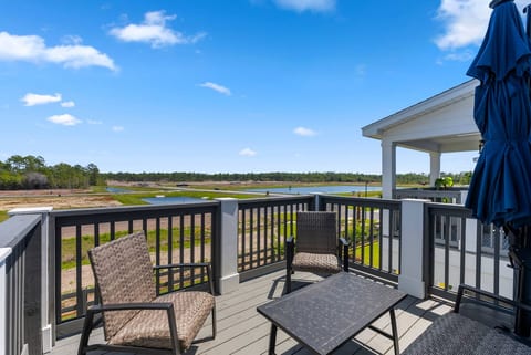 Beachside Comfort – Family-Friendly Townhome