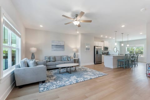 Beachside Comfort – Family-Friendly Townhome