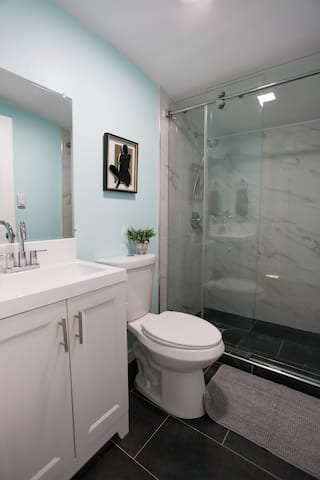The Sunset Room - 5 min to Seattle Center