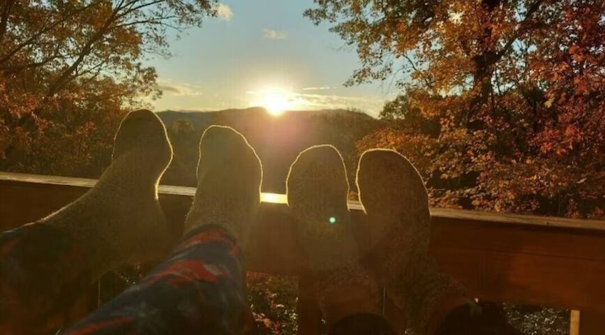 What A View from the Hot Tub! WiFi & Ping-pong! - Blue Ridge