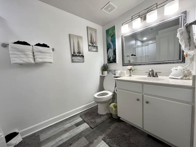 Second bathroom.