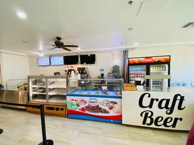 Coffee shop & ice cream