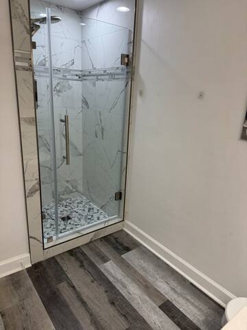 Second bathroom walkinh shower