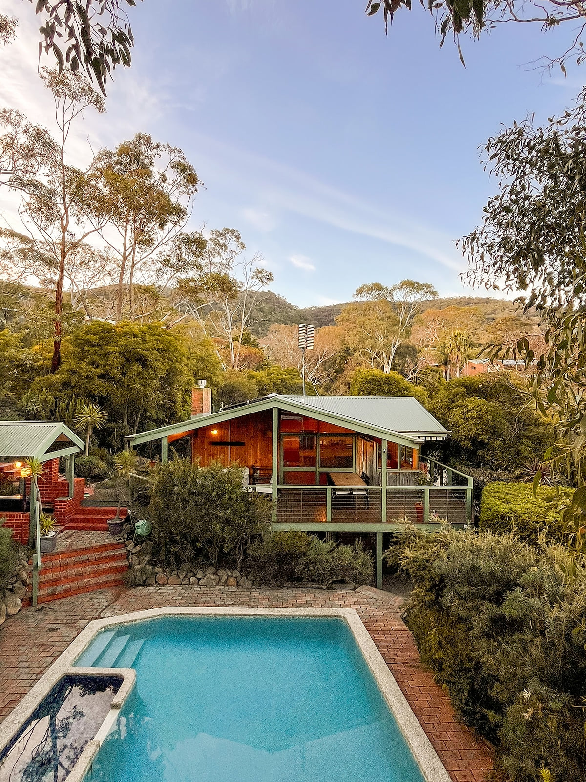 Quiet Bush Retreat on the Bay image 1