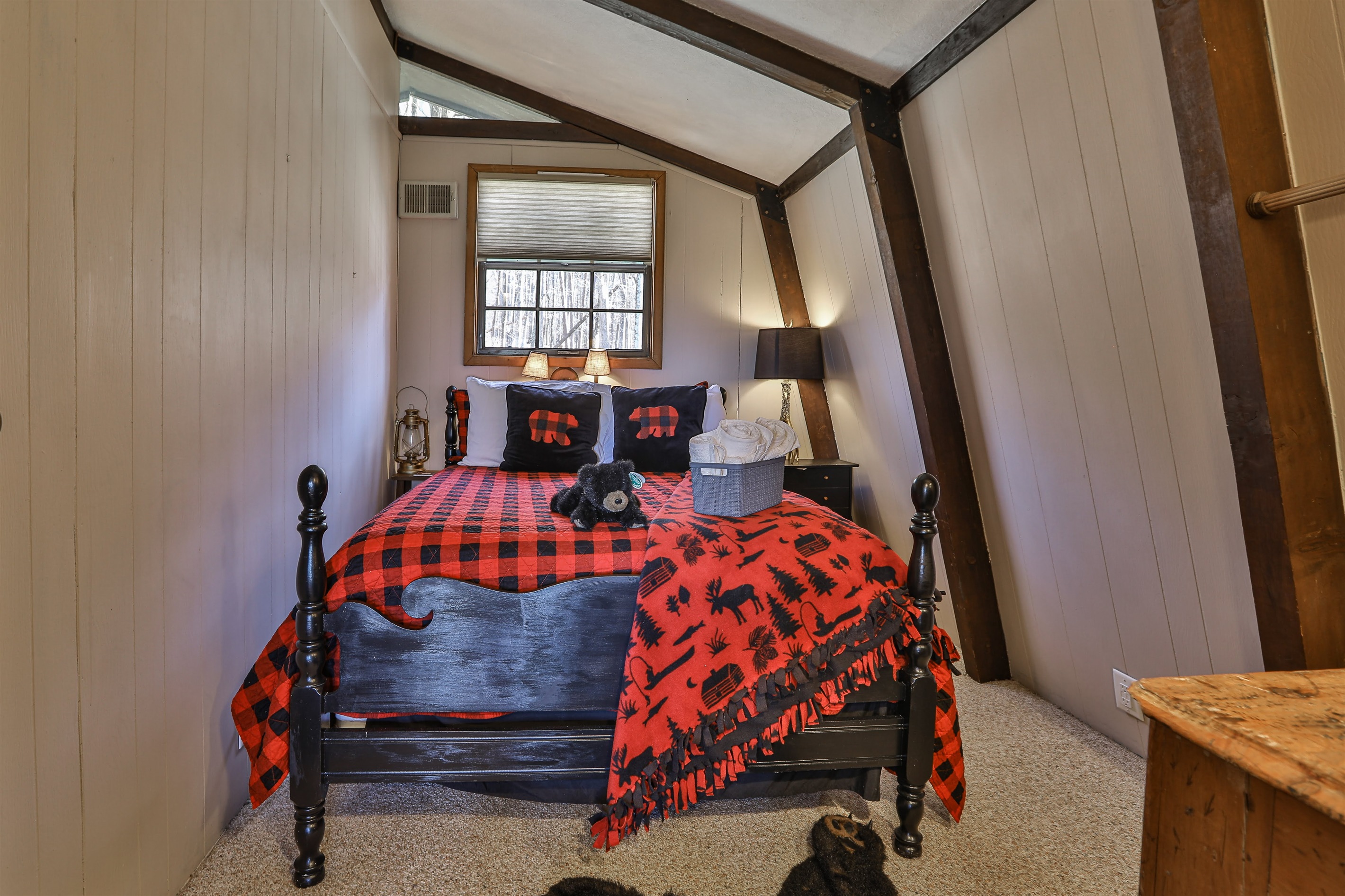 [3rd Bedroom] Streaming in here