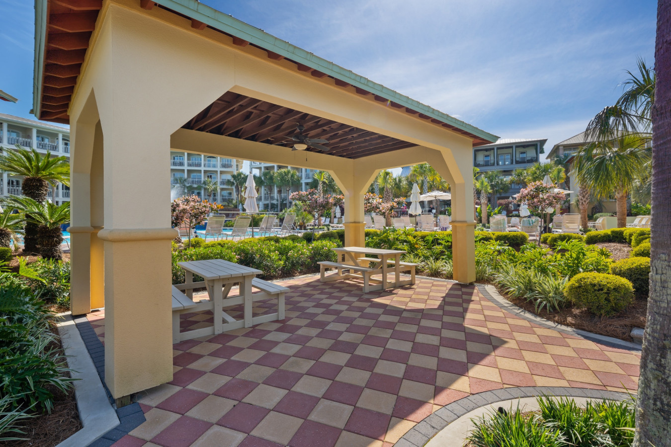 Grab a refreshing drink or a quick bite at the convenient Seacrest Beach Café, just steps from the pool.