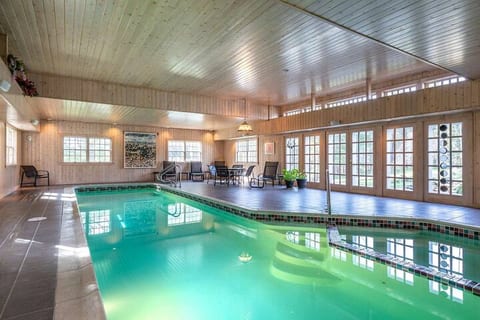HUGE private Mansion! 15 bedroom, 12 bath sleep 34