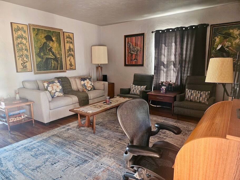Welcome to Casa Allan James: Your Oasis in Tucson!
