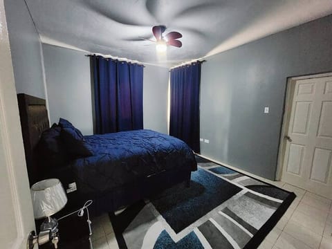 Paradise Retreat - 3 bedrooms, 4 mins from airport