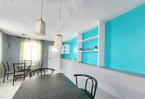 Paradise Retreat - 3 bedrooms, 4 mins from airport