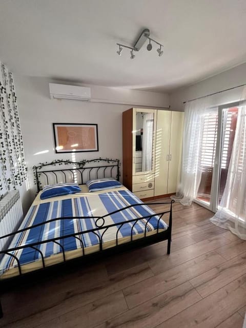 Apartment Ivana - Unit 377211-13