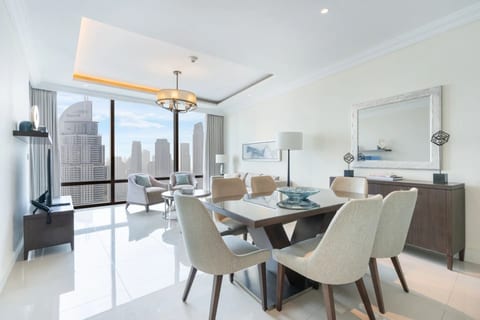 High Rise Luxury - Burj Khalifa and Fountain Views
