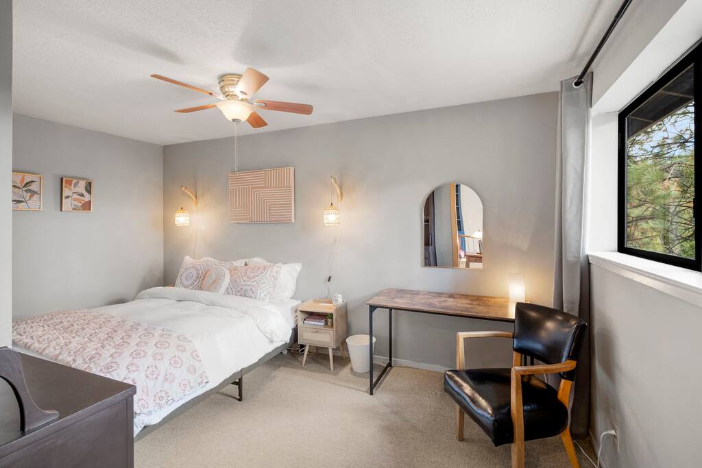 Cabin Retreat w/Game Room, Full Kitchen, & Views