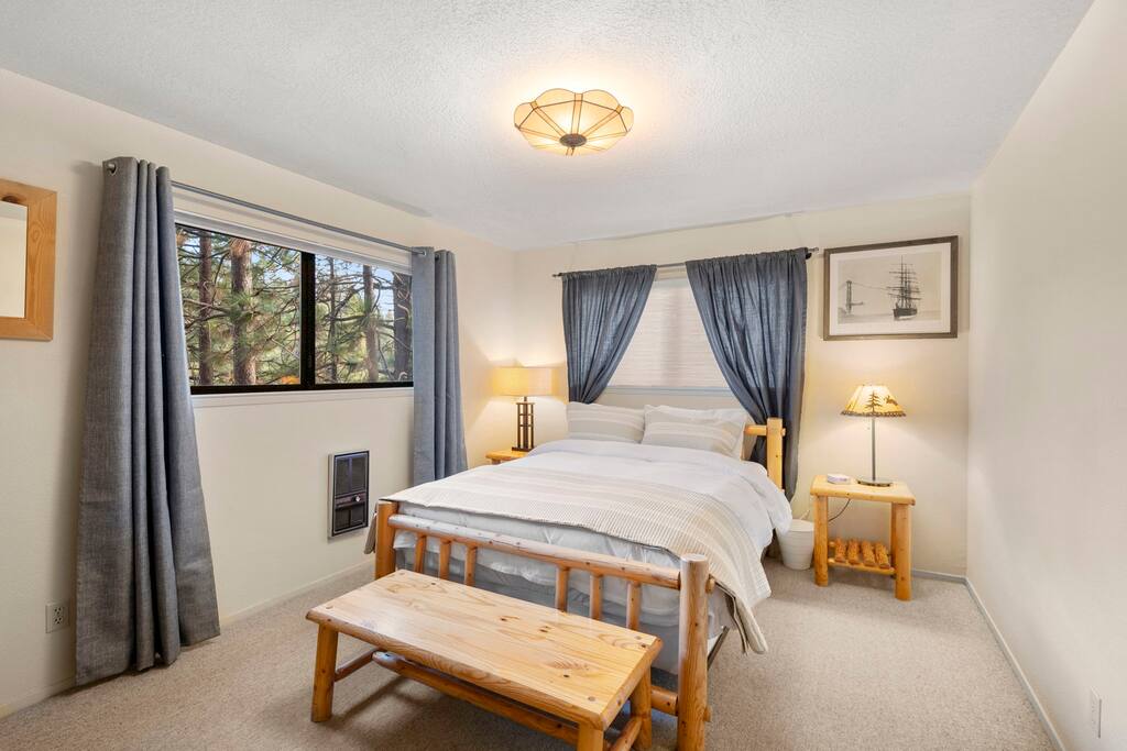 Cabin Retreat w/Game Room, Full Kitchen, & Views