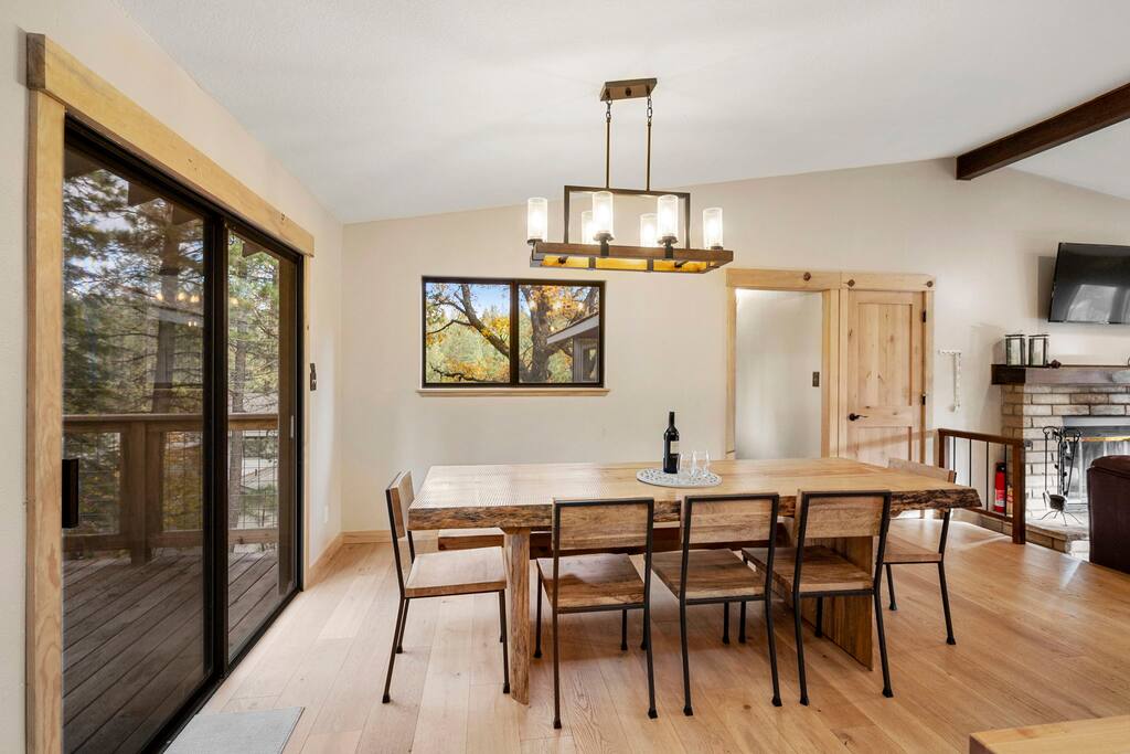 Cabin Retreat w/Game Room, Full Kitchen, & Views