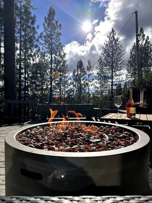Cabin Retreat w/Game Room, Full Kitchen, & Views