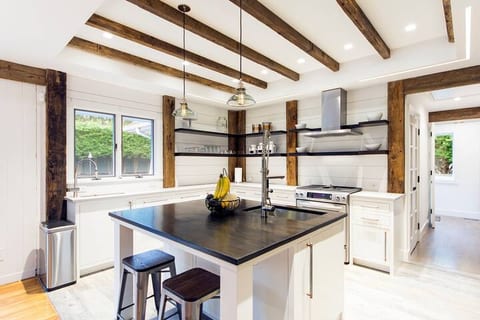 East Hampton Village Walking Distance To All