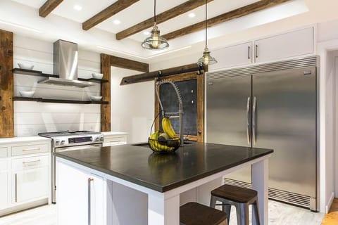 East Hampton Village Walking Distance To All