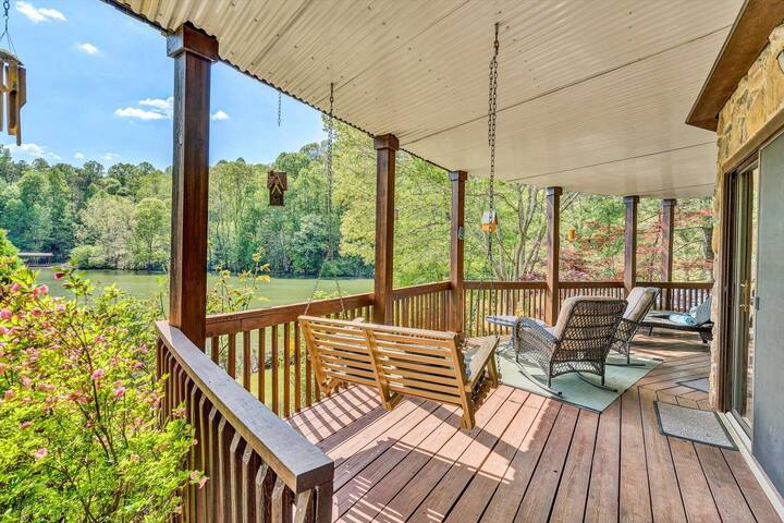 Scenic Waterfront A-frame with hot tub and dock - Goodview Scenic Waterfront A-frame with hot tub and dock - Goodview