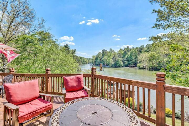 Scenic Waterfront A-frame with hot tub and dock - Goodview Scenic Waterfront A-frame with hot tub and dock - Goodview