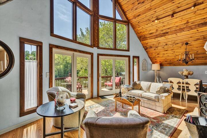 Scenic Waterfront A-frame with hot tub and dock - Goodview Scenic Waterfront A-frame with hot tub and dock - Goodview