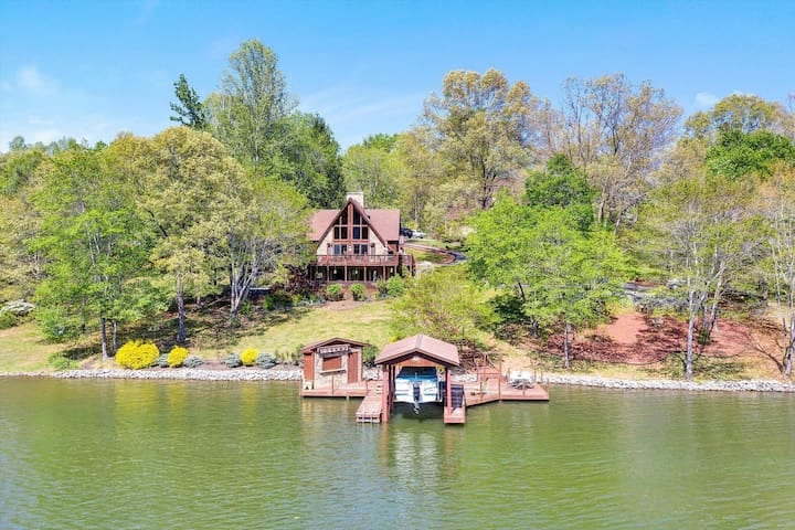 A-frame au bord de l'eau avec bain à remous et quai - Goodview