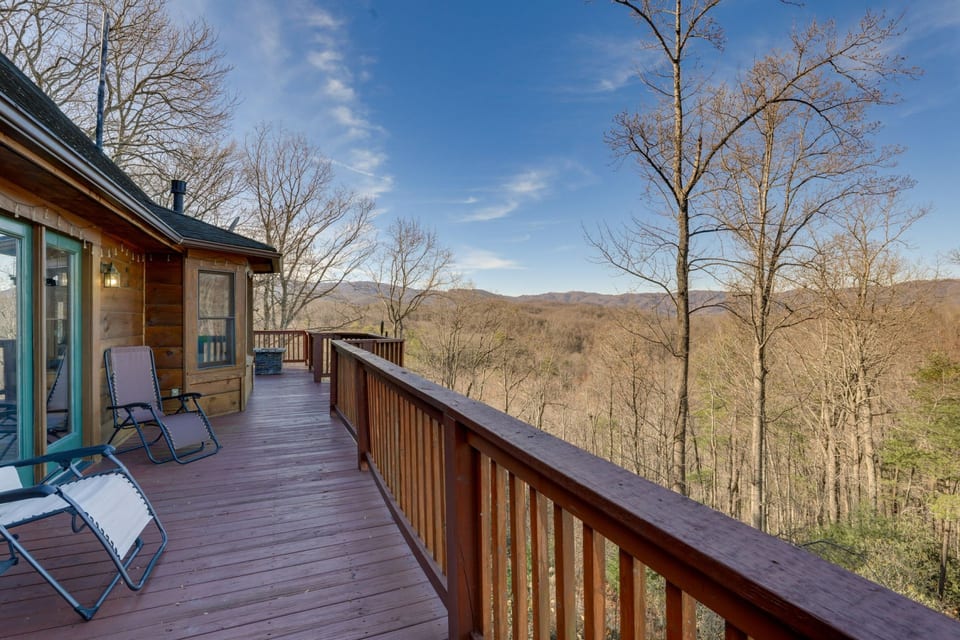 Mountain View - 4BR w/ Game Room & Hot Tub