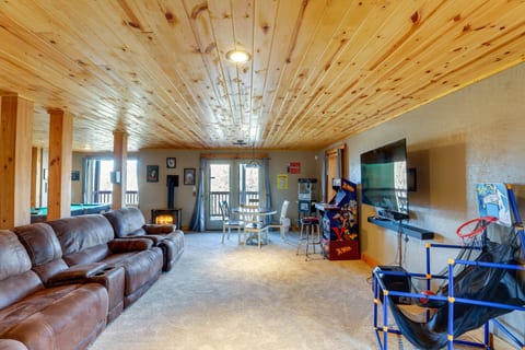 Mountain View - 4BR w/ Game Room & Hot Tub