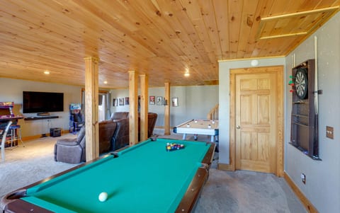 Mountain View - 4BR w/ Game Room & Hot Tub