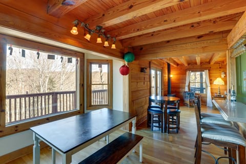 Mountain View - 4BR w/ Game Room & Hot Tub