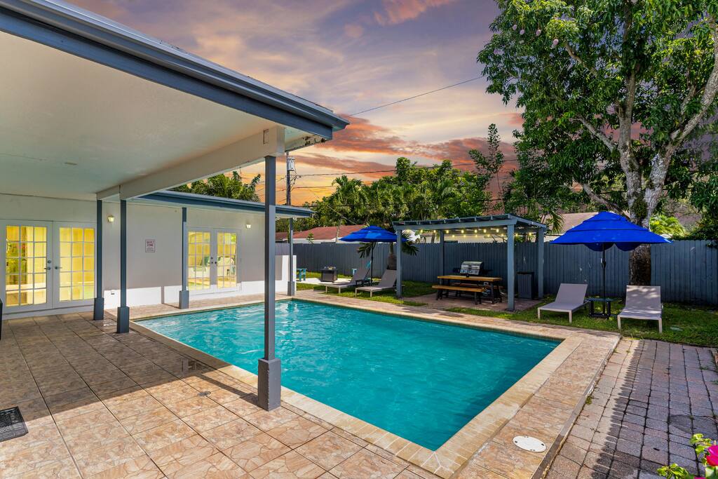Outdoor Pool | Firepit | Pergola & Dining to Enjoy with Friends & Family