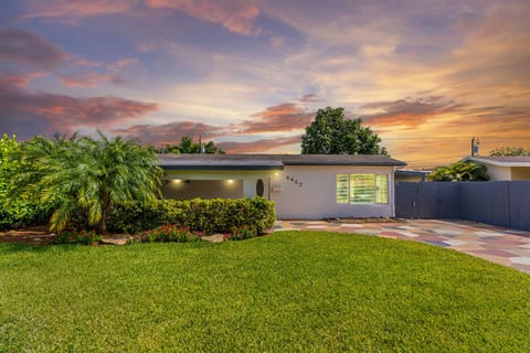 Sunset Hollywood Home | Full South Florida Experience