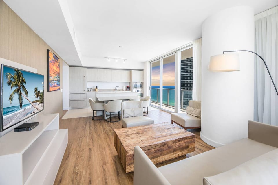 Ventur Luxe Condo l Oceanview | LYFE Beach Resort - Hollywood