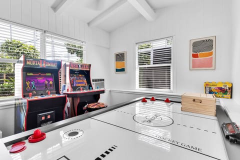 Tropical Private Pool Home | FirePit & Arcades