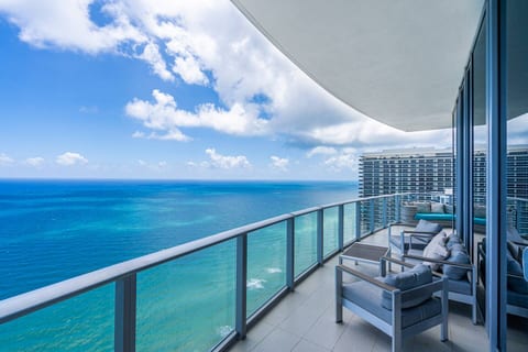 Ventur Penthouse | Beachfront | LYFE Beach Resort