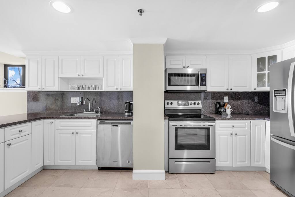 Ventur Loft | 2-Story Beachfront | Scenic Views