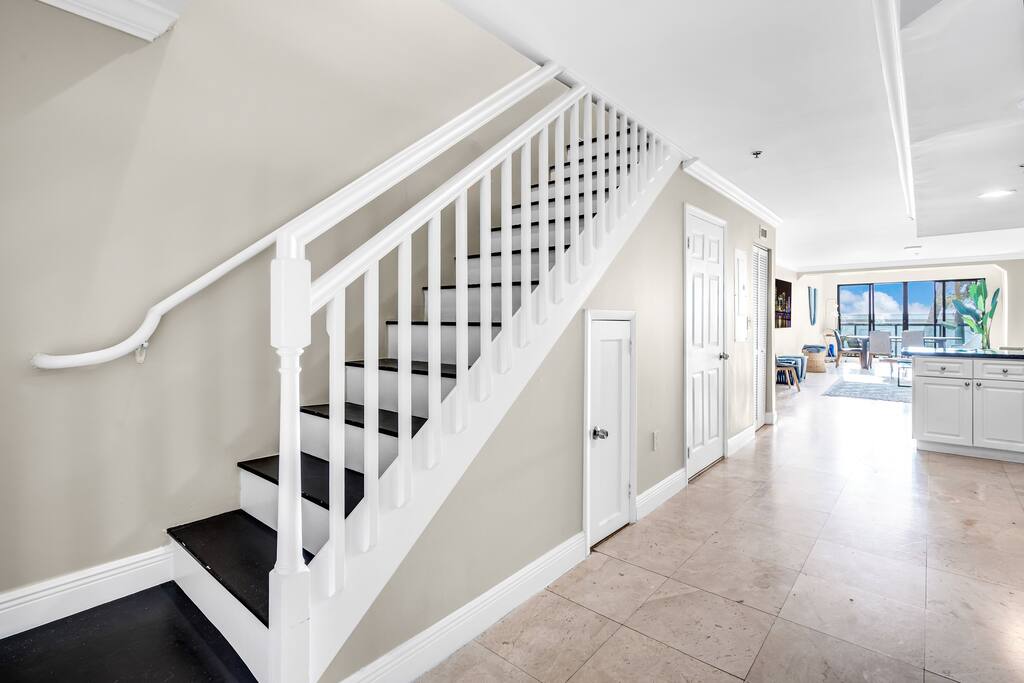 Ventur Loft | 2-Story Beachfront | Scenic Views
