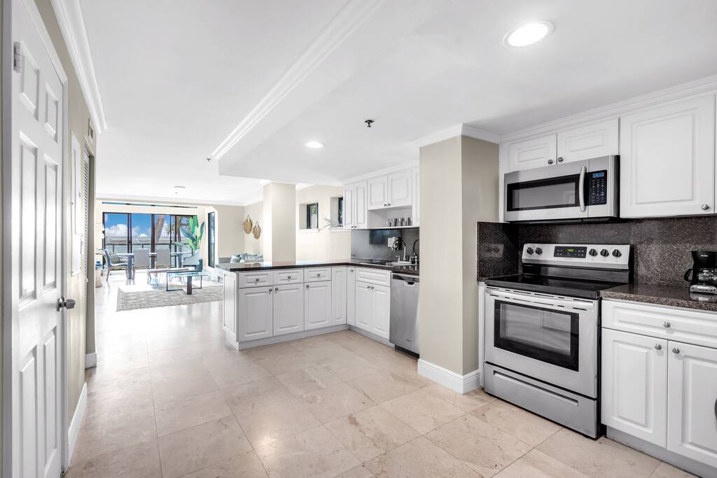 Ventur Loft | 2-Story Beachfront | Scenic Views