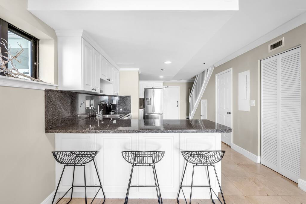 Ventur Loft | 2-Story Beachfront | Scenic Views